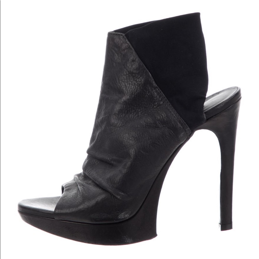 Boots by Vera Wang - Lavender Label Size 9.5 Black